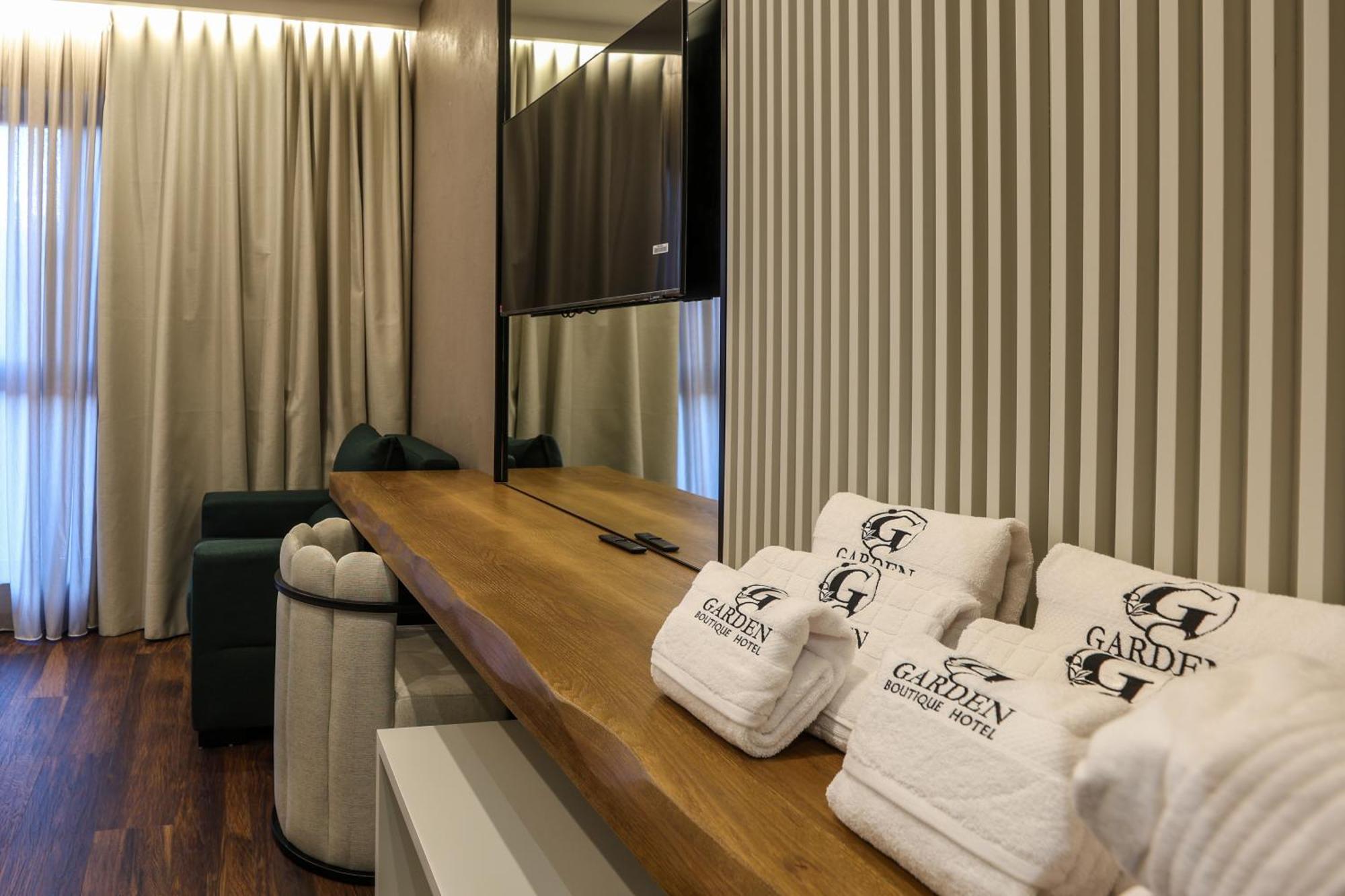 Garden Boutique Hotel 地拉那 外观 照片